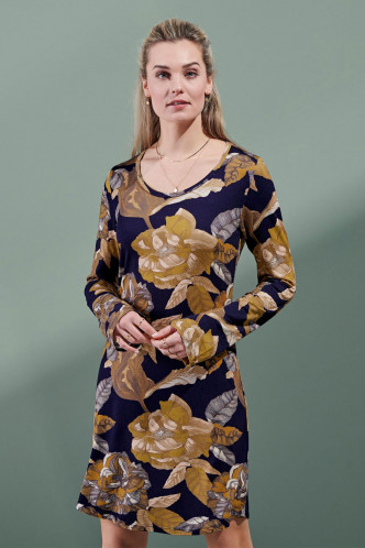Abbildung zu Elm Gwyneth Dress Long Sleeve (401709-328) der Marke ESSENZA aus der Serie Loungewear 2021-2