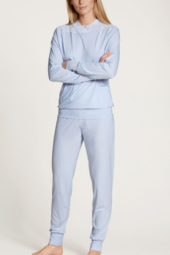Abbildung zu Pyjama lang mit Bündchen (41758) der Marke Calida aus der Serie Elegant Dreams