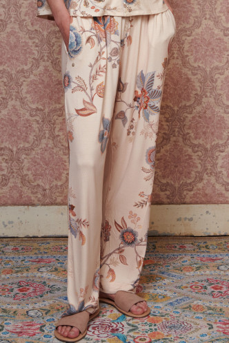Abbildung zu Belin Cece Fiore Trousers Long (51500845-848) der Marke Pip Studio aus der Serie Loungewear 2023